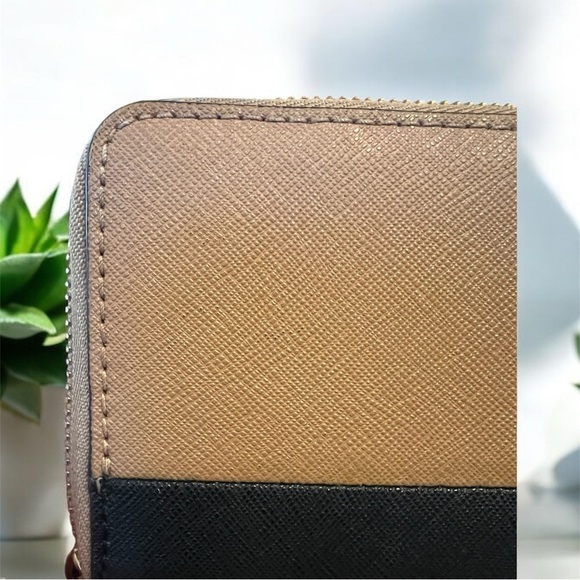 MICHAEL KORS WALLET WRISTLET EUC - Picture 5 of 5